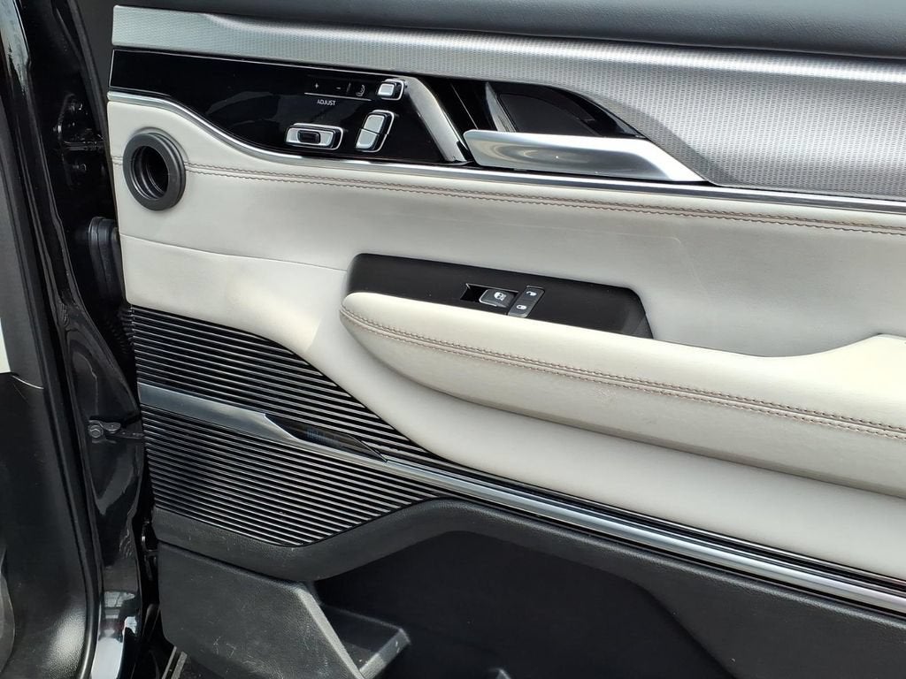2023 Jeep Grand Wagoneer BASE
