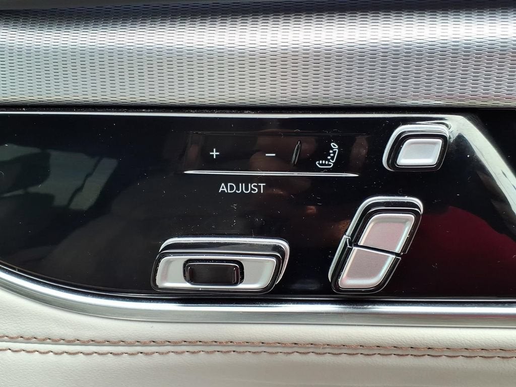 2023 Jeep Grand Wagoneer BASE