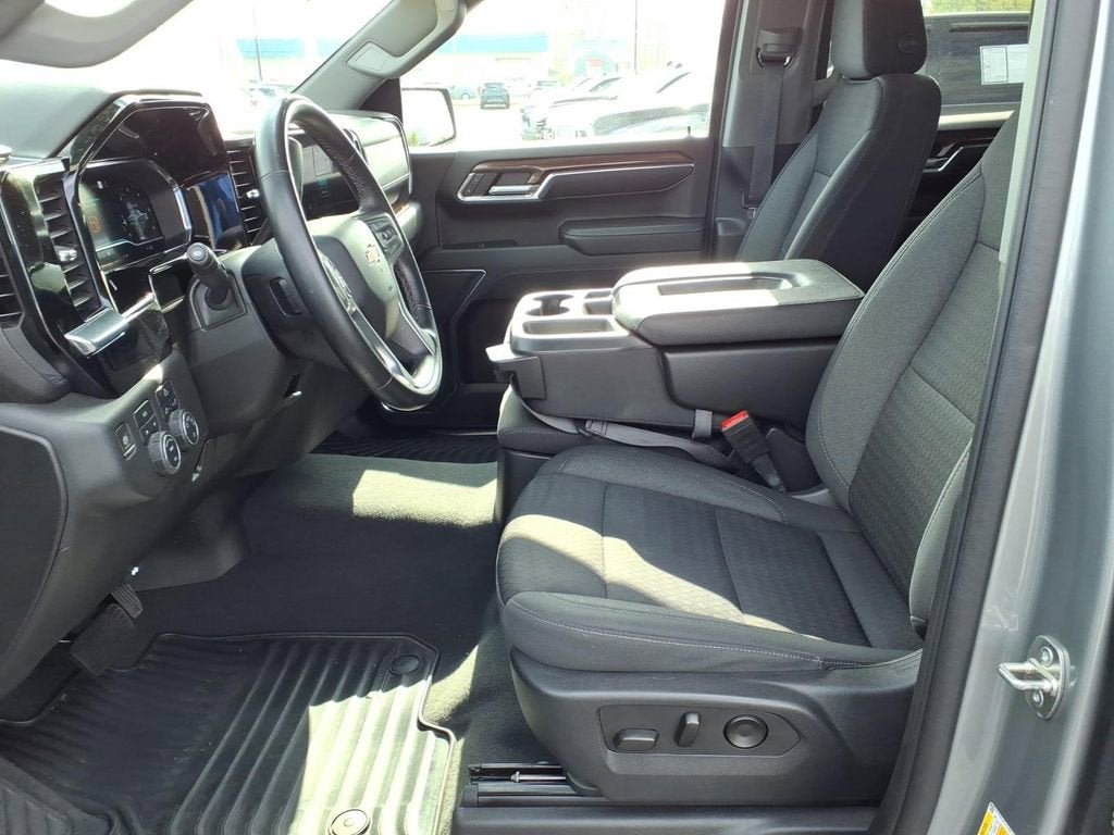 2023 Chevrolet Silverado 1500 LT (2FL)