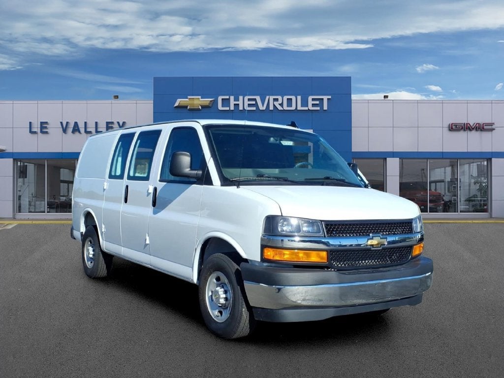 2025 Chevrolet Express Cargo WT
