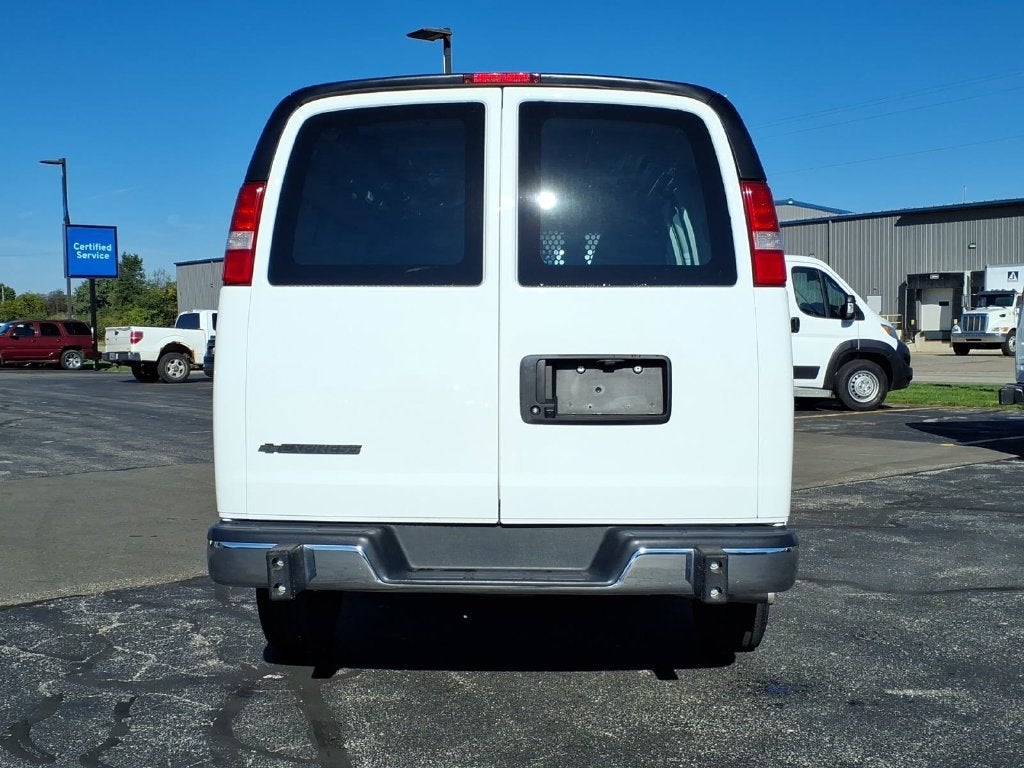 2025 Chevrolet Express Cargo WT