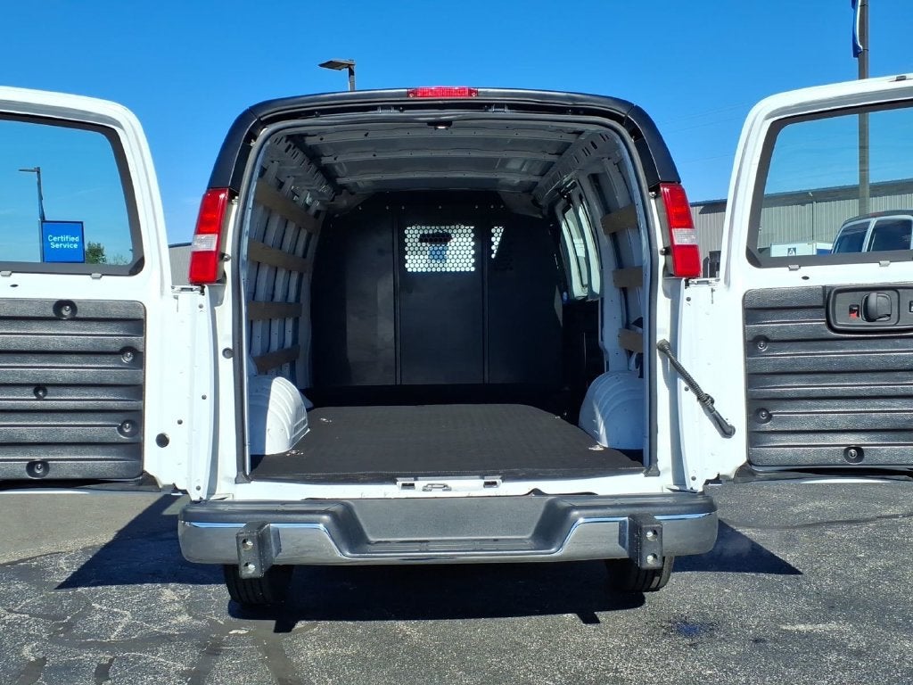 2025 Chevrolet Express Cargo WT