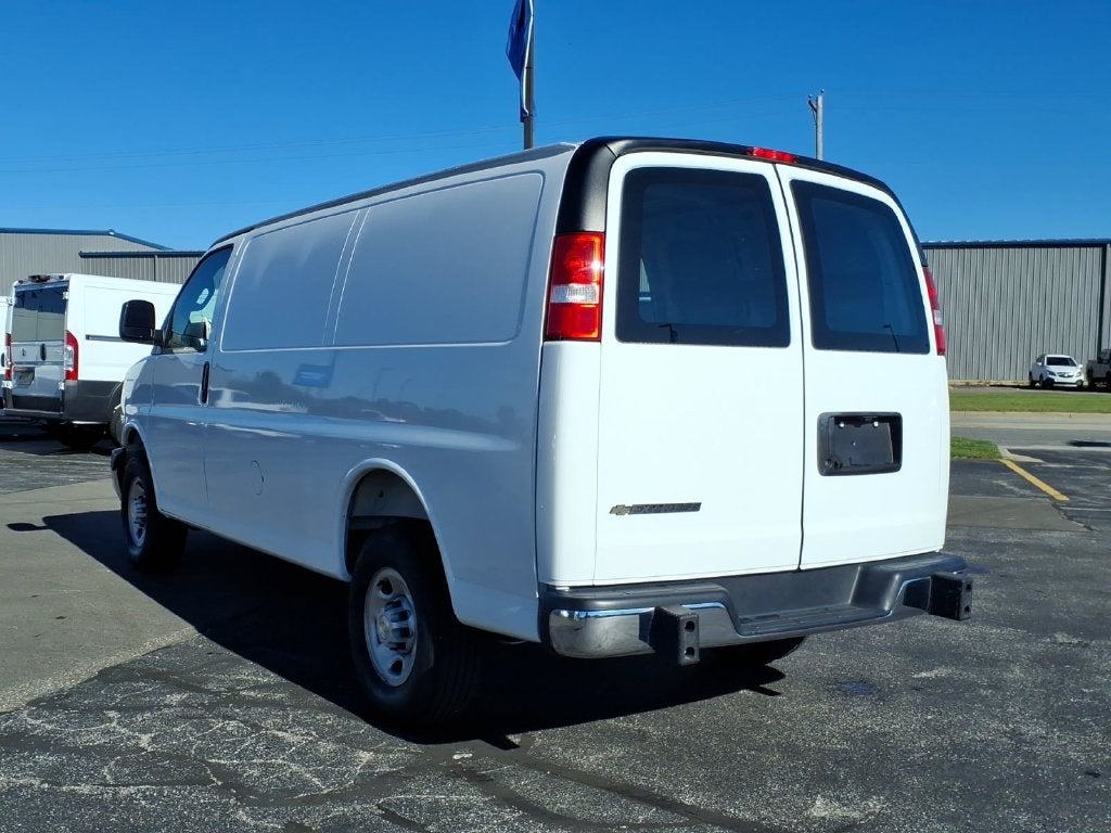 2025 Chevrolet Express Cargo WT