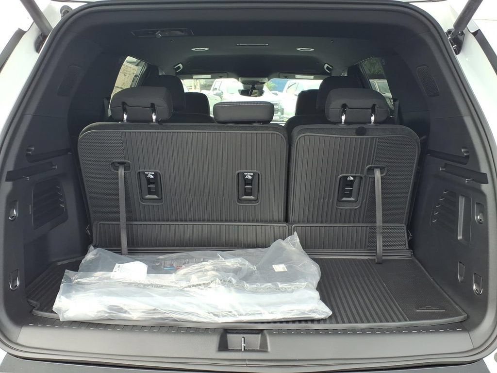 2027 Chevrolet Traverse LT - Photo 10