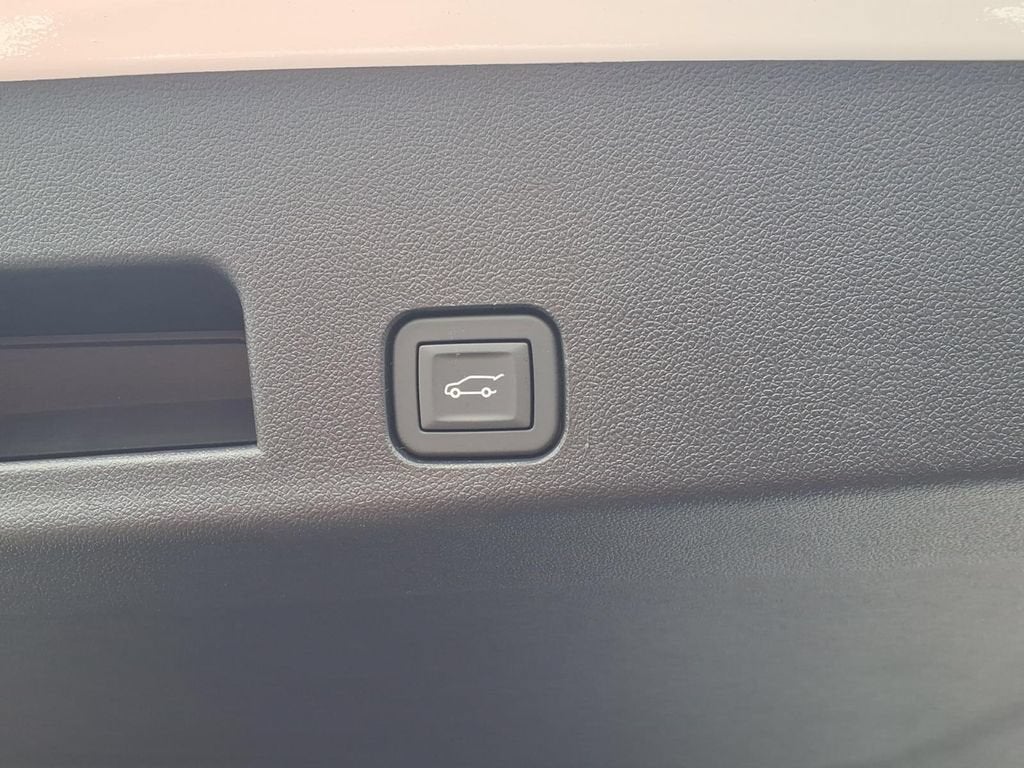 2027 Chevrolet Traverse LT - Photo 11