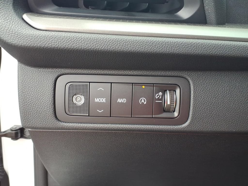 2027 Chevrolet Traverse LT - Photo 18