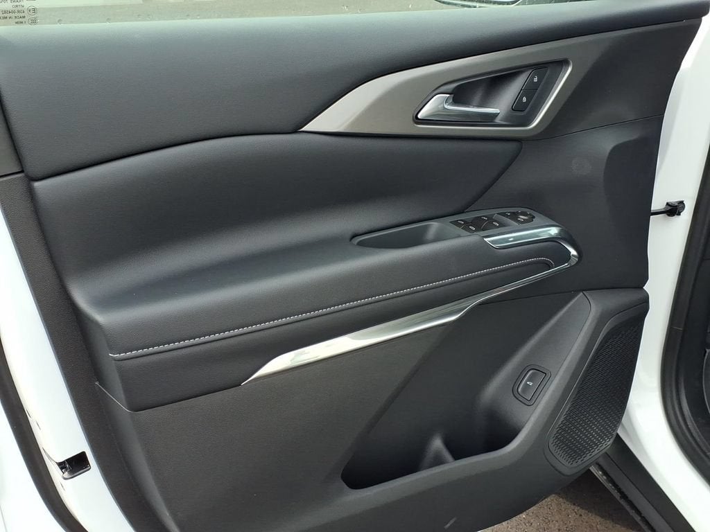 2027 Chevrolet Traverse LT - Photo 4