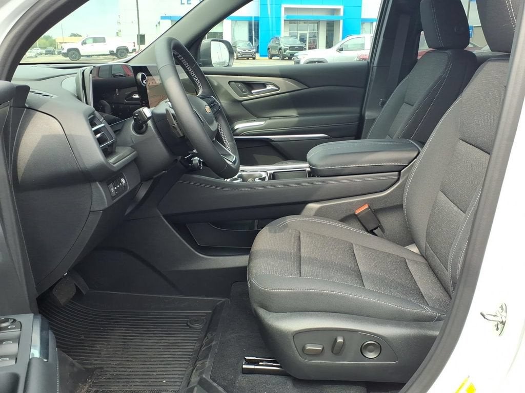 2027 Chevrolet Traverse LT - Photo 5