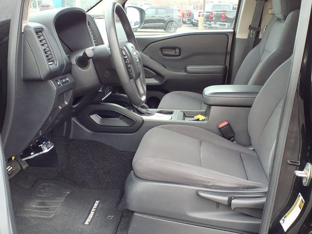 2022 Nissan Frontier S