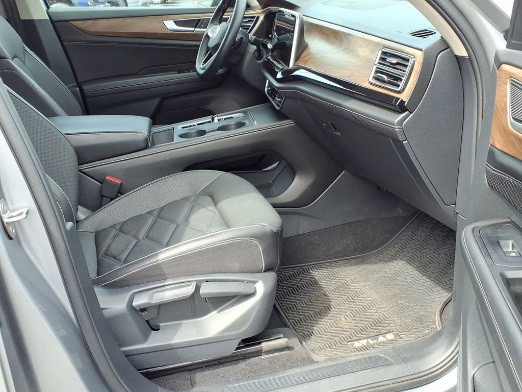 2025 Volkswagen Atlas 2.0T SE