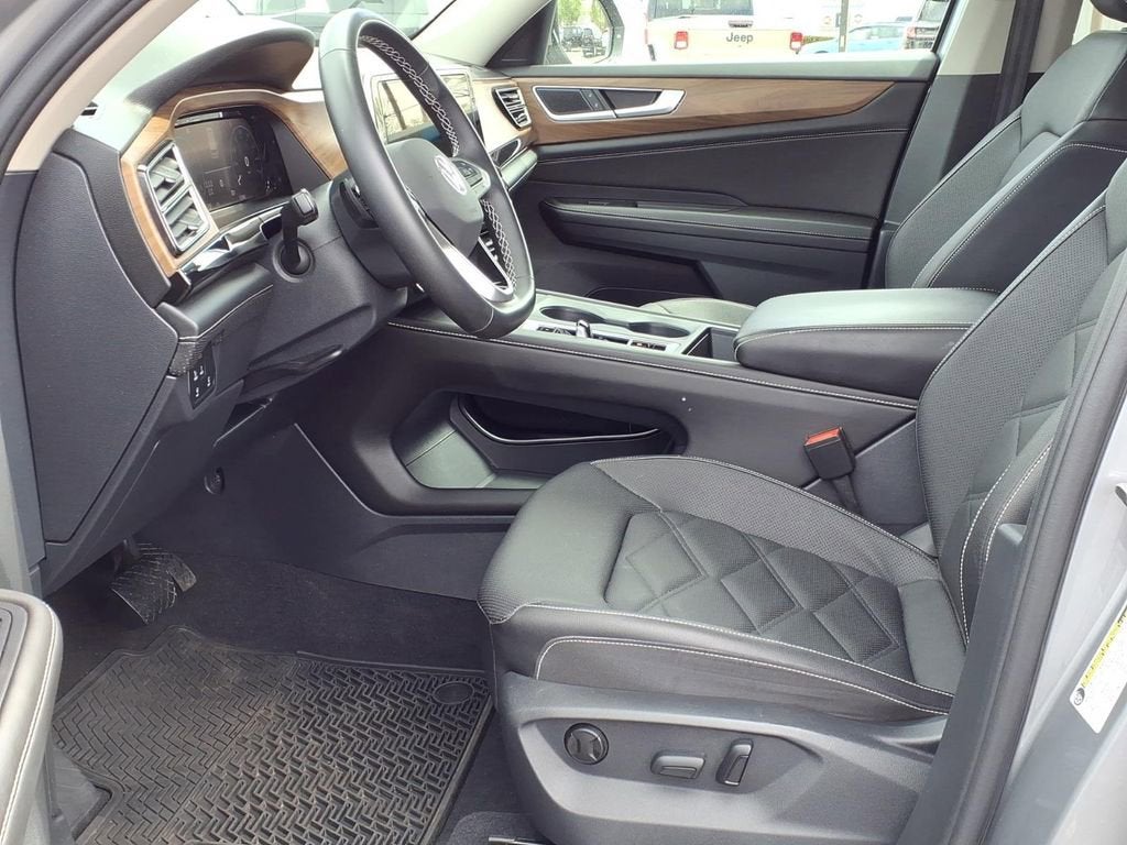 2025 Volkswagen Atlas 2.0T SE
