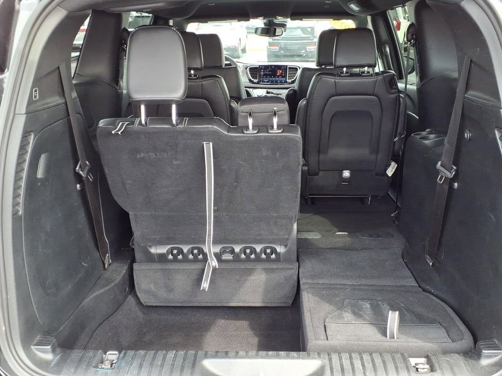 2025 Chrysler Pacifica Select