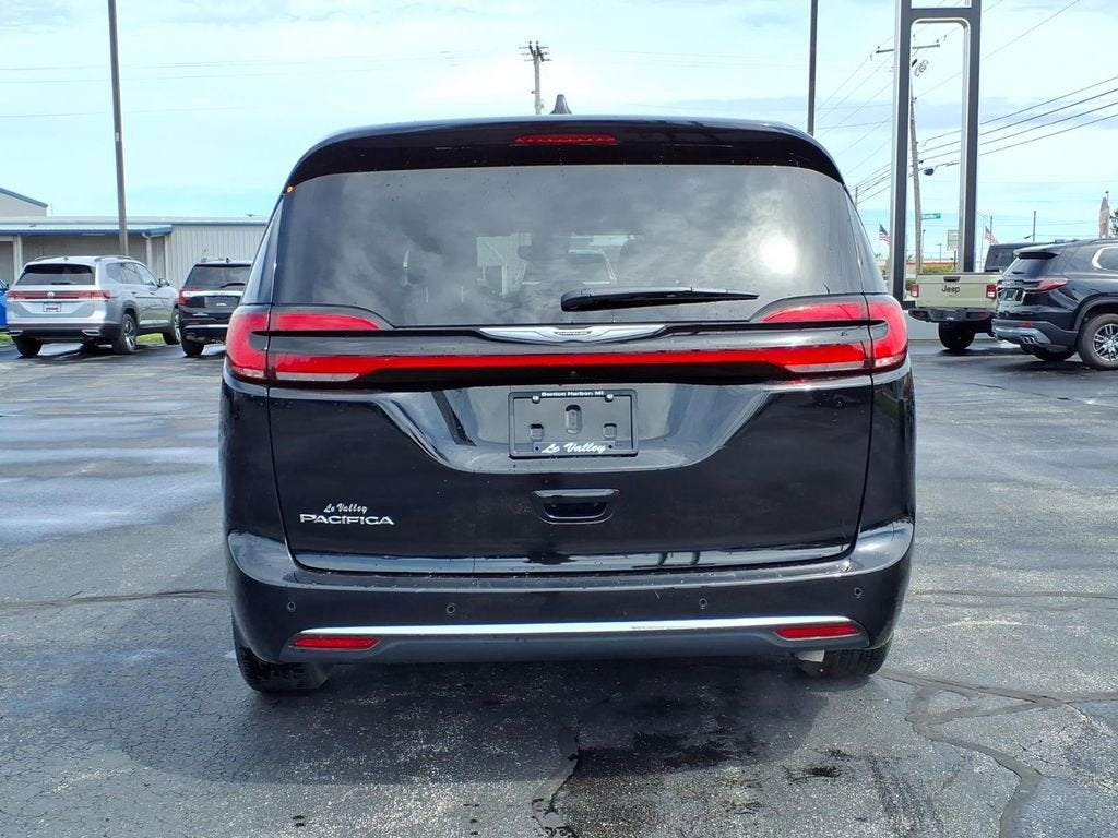 2025 Chrysler Pacifica Select
