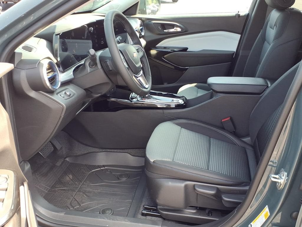 2026 Chevrolet Trax LT - Photo 6