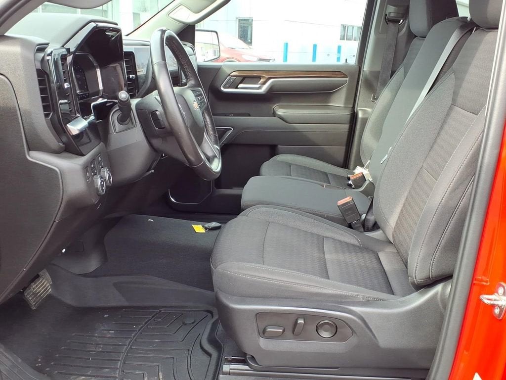 2022 Chevrolet Silverado 1500 LT (2FL)